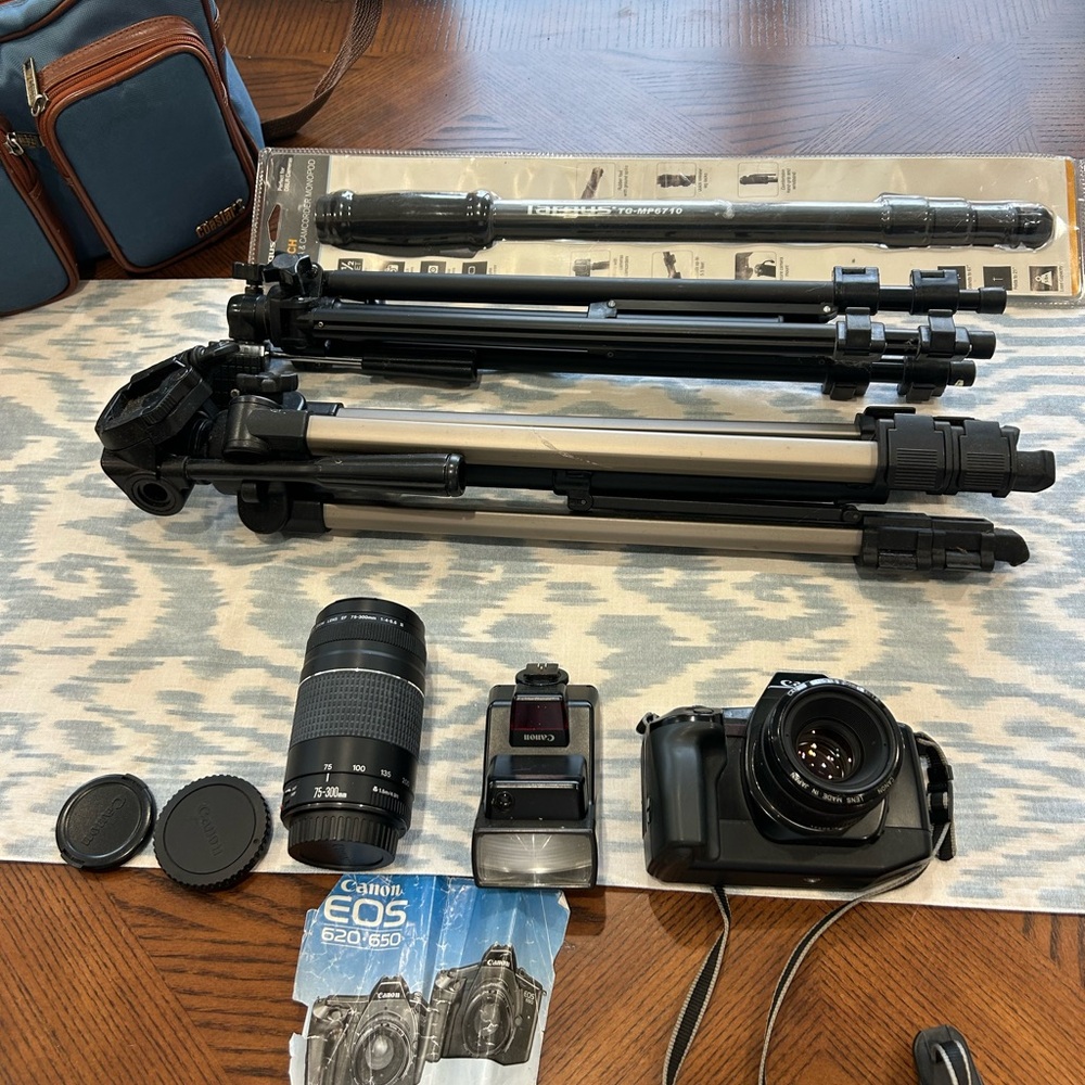 Canon EOS 650 Working-Vintage Camera bundle with Tripods and zoom lense